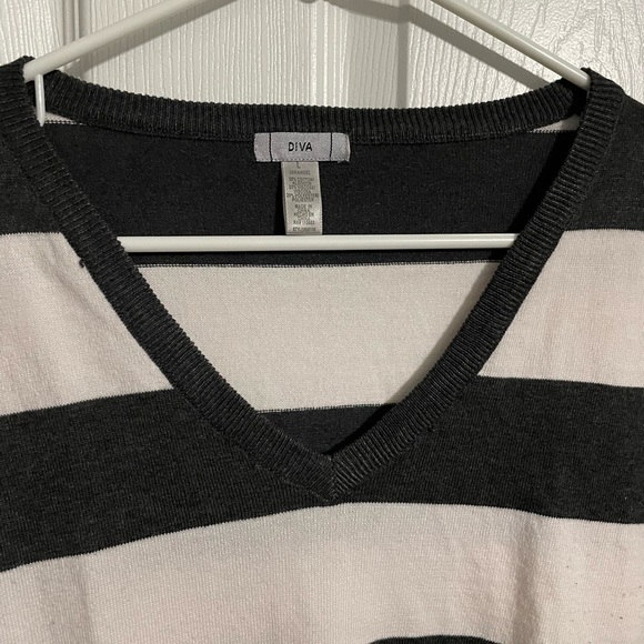 🎯Closet Candy Boutique white and dark gray striped sweater🎯 - Picture 5 of 7